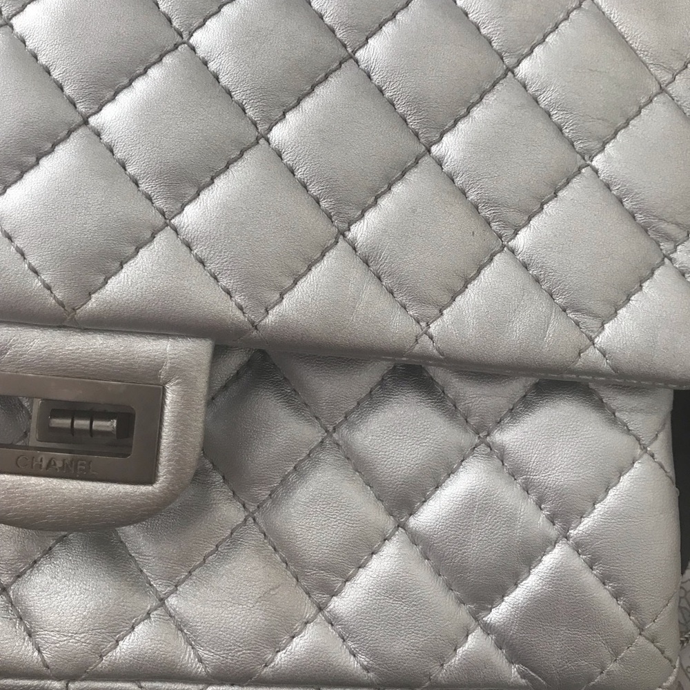 Beautiful jumbo silver Chanel 🥰 - Picture 8 of 13